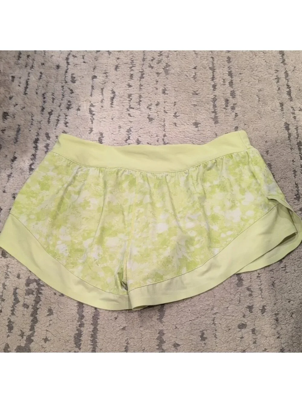 Lululemon Calm Tides Run Short Dappled Blossom Yellow Multi / Lemon Vibe
